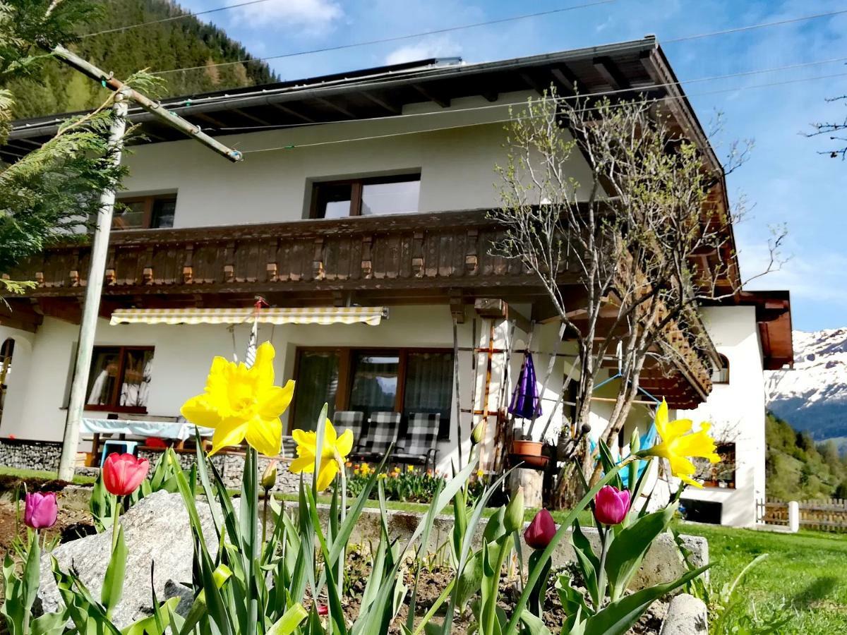 Appartamento Haus Huter Kaunertal Esterno foto